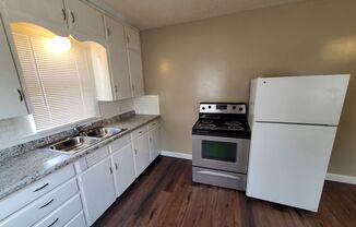 2 beds, 1 bath, $795, Unit 1005 Main Floor