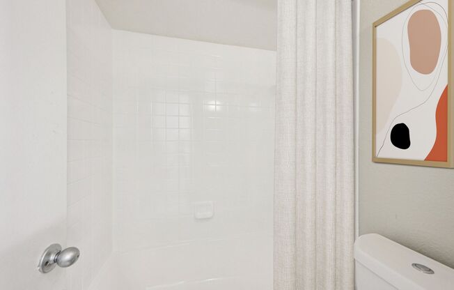 3 beds, 2 baths, 1,140 sqft, $1,649, Unit 2050