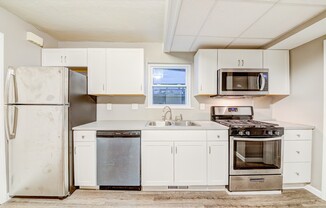 2 beds, 1 bath, $1,475, Unit Apt 2