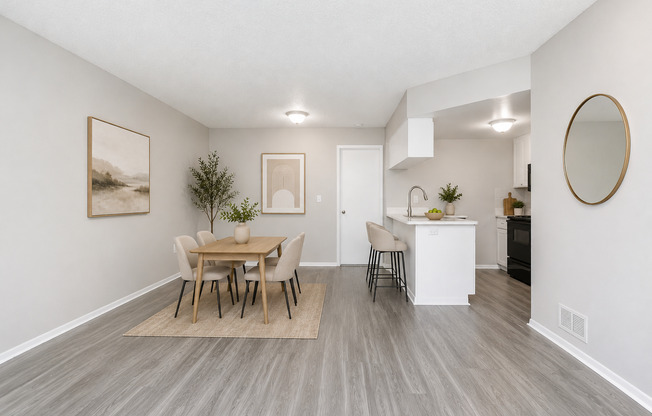 2 beds, 2 baths, 925 sqft, $1,449, Unit 01 - L53