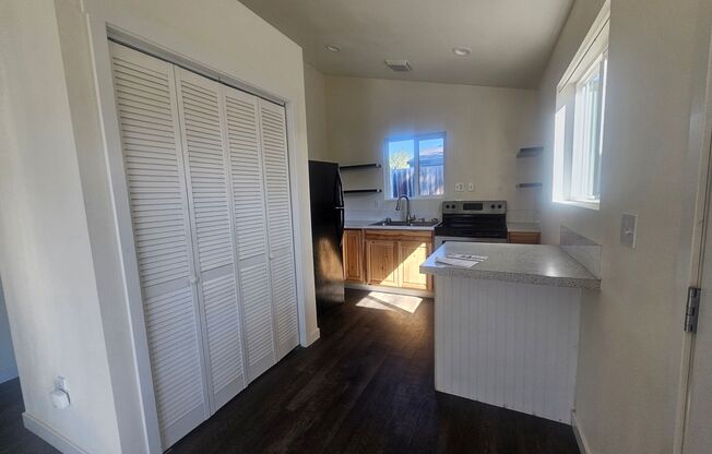 2 beds, 1 bath, $1,250