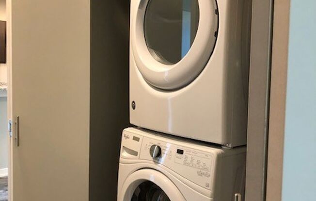 2 beds, 2 baths, 938 sqft, $1,950, Unit 204