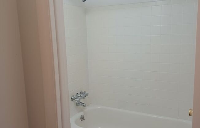 1 bed, 1 bath, 645 sqft, $1,050, Unit 710