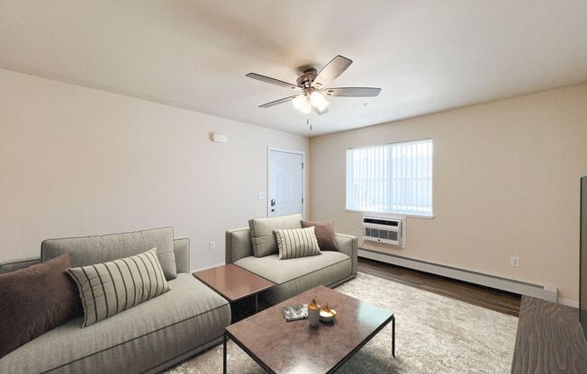 1 bed, 1 bath, 701 sqft, $1,160, Unit AL 2013-63