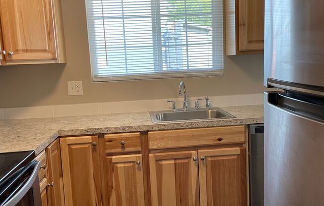2 beds, 1 bath, 945 sqft, $1,500, Unit 029