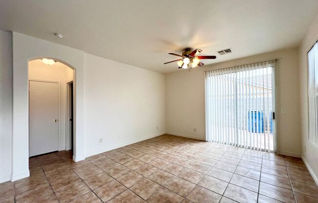 3BD/2BA SINGLE STORY FOR RENT!