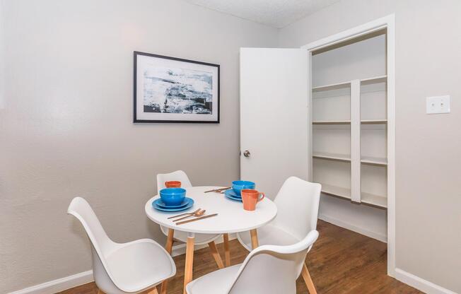 2 beds, 2 baths, 1,000 sqft, $892