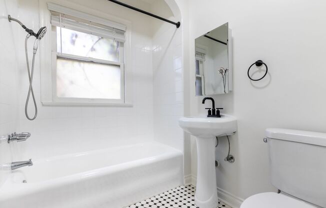 Studio, 1 bath, 540 sqft, $2,000, Unit 409