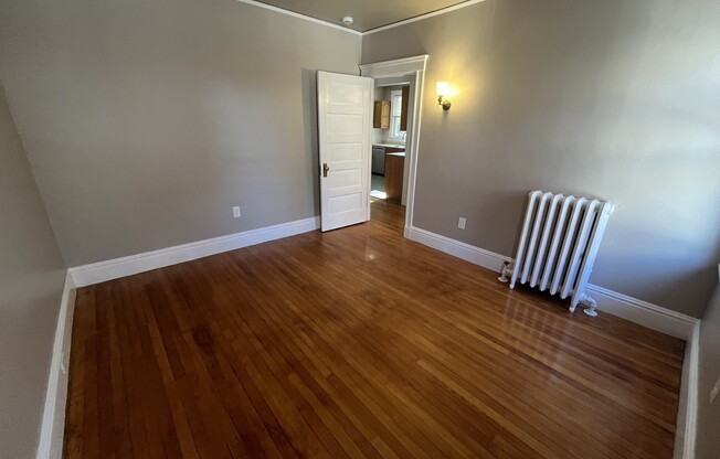 3 beds, 1 bath, 1,300 sqft, $3,200, Unit 2