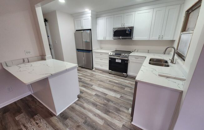 Beautifully remodeled duplex near Naval Station Norfolk!