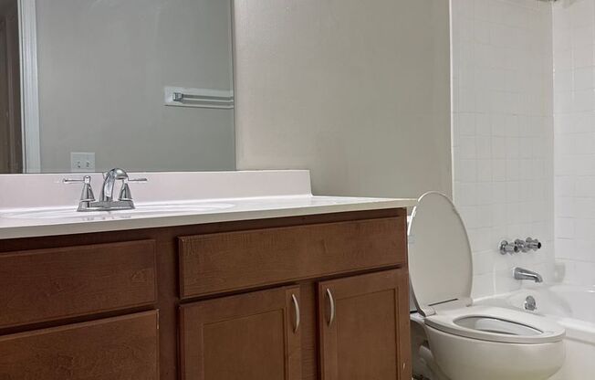 2 beds, 1 bath, 925 sqft, $899, Unit 210