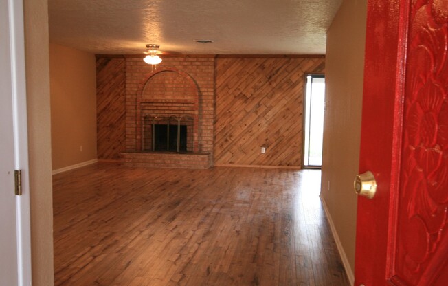 Newly Re-Modeled 3 Bedroom 2 Bath Home near Zia Elementary