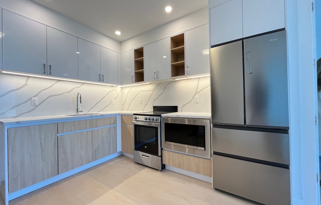 2 beds, 2 baths, $3,689, Unit 7-R