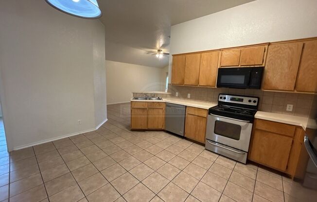 3 beds, 2 baths, $1,225