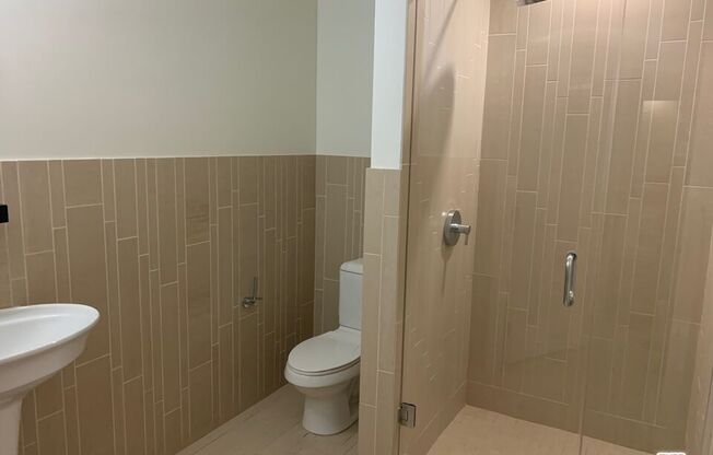 727 W 7th St Apt 1011