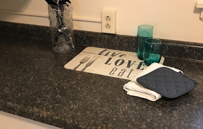 2 beds, 1 bath, 695 sqft, $725, Unit 1300-1503
