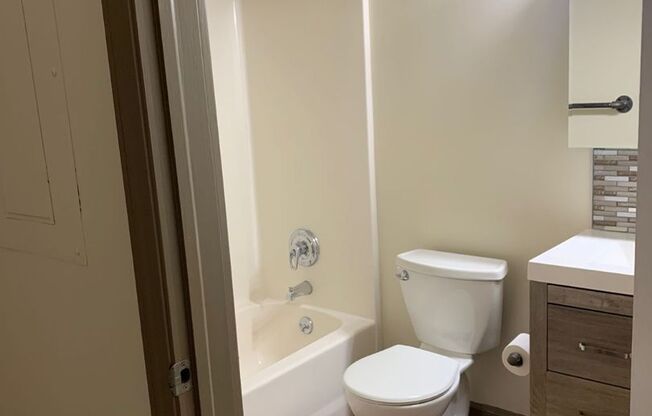 1 bed, 1 bath, 670 sqft, $1,350, Unit 209