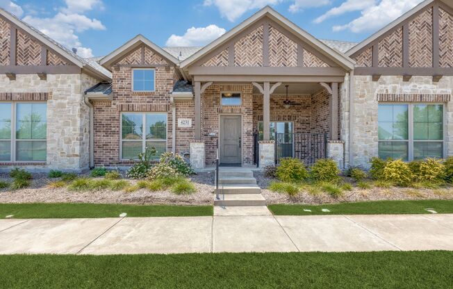 Best LOCATION in Prosper Villas! Nice walk to all amenities.