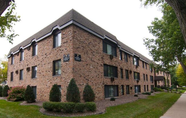 Studio, 1 bath, 400 sqft, $899, Unit 303