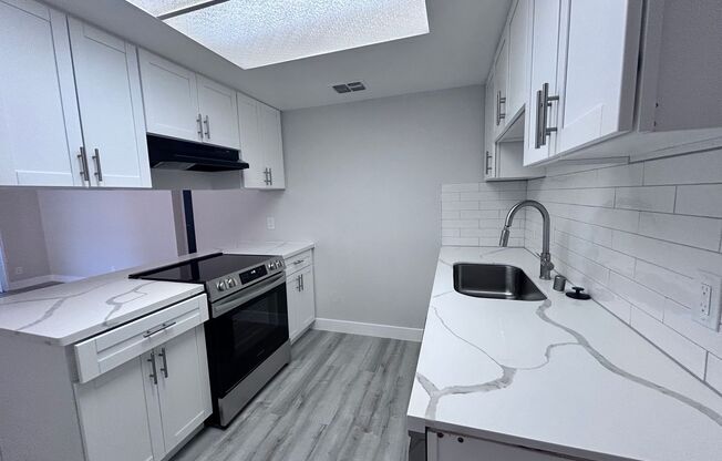 10431- 10433 El Mercado Drive