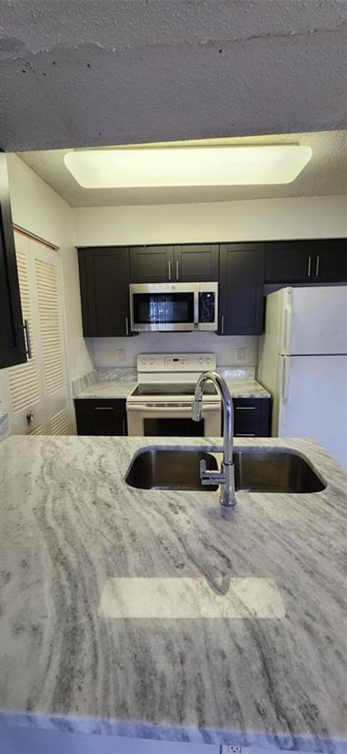 1 bed, 1 bath, $1,600, Unit UNIT # 305