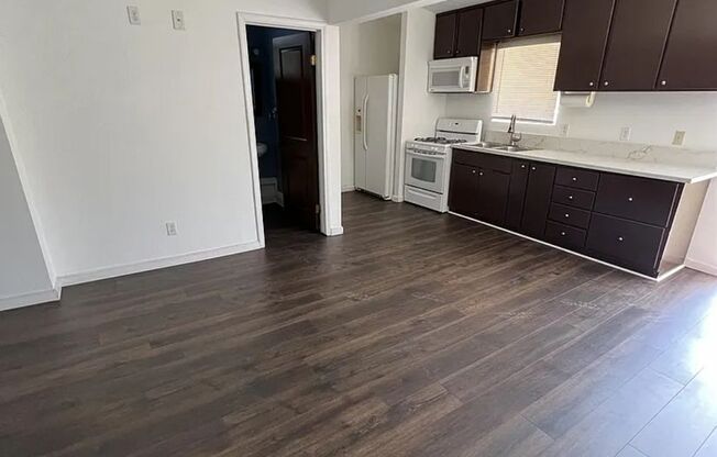 2 beds, 1 bath, $2,800