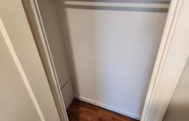 1 bed, 1 bath, 663 sqft, $2,100, Unit H-14