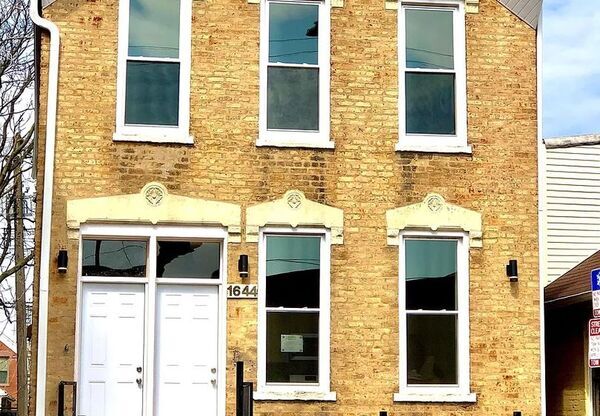 1644 W CERMAK