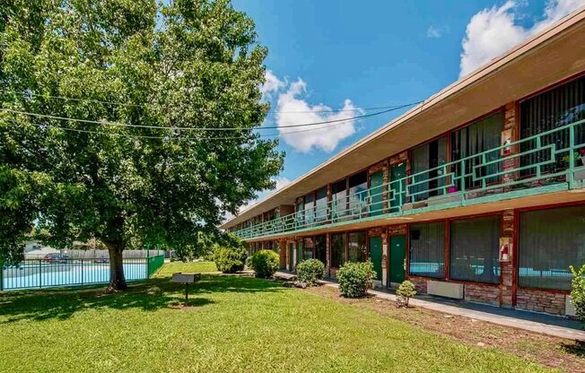 Great One Bedroom Efficiency on the Parkway in the Heart of Pigeon Forge! All Utilities Included!