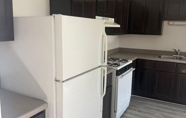 3 beds, 1 bath, 1,000 sqft, $1,800, Unit 145HS