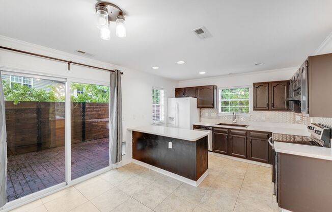 Prescott Village 3-Bed, 2-Bath End-Unit – Spacious, Stylish & Full of Character