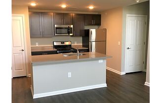 1 bed, 1 bath, 876 sqft, $1,900, Unit 17 Pin Oak Drive