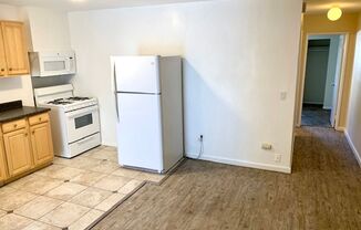 2BD+ DEN/1BA APARTMENT AVAILABLE IN SEPTEMBER! 1.5 BLOCKS FROM OCEAN BEACH! $2,695/mo