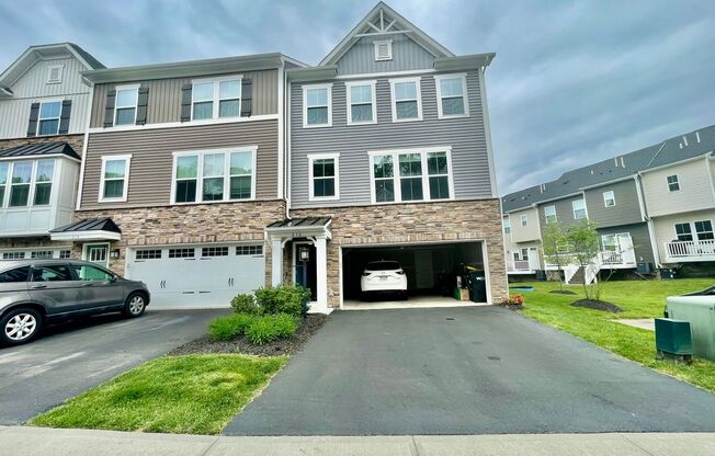 Pittsburgh - 3 Bedroom 2.5 Bathroom - Townhouse - End Unit