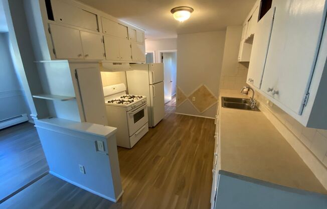 2 beds, 1 bath, 800 sqft, $1,199, Unit 11