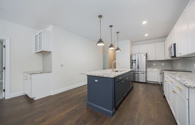 2 beds, 2 baths, 1,262 sqft, $2,200, Unit 302