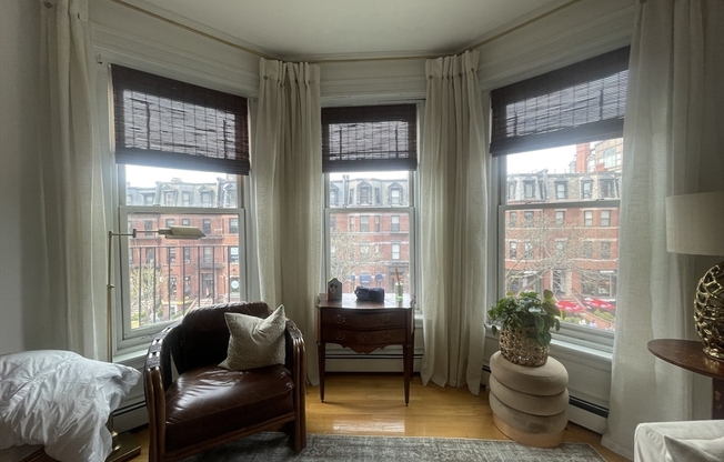 218 NEWBURY ST