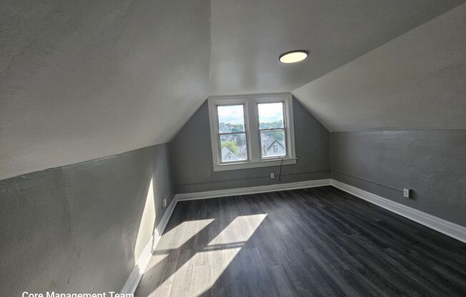 2 beds, 1 bath, $1,200