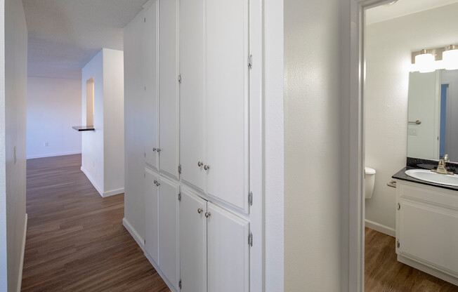 2 beds, 1 bath, 1,001 sqft, $2,395, Unit B-10