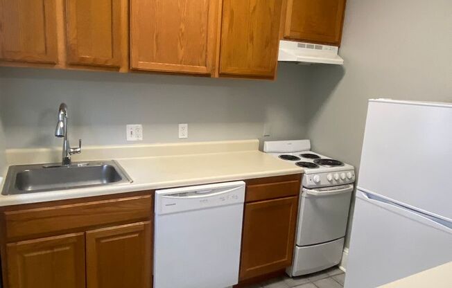 1 bed, 1 bath, 425 sqft, $1,633.23, Unit 06