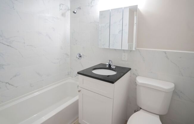 2 beds, 1 bath, 1,050 sqft, $2,700, Unit 22-1