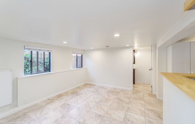 Studio, 1 bath, $1,675, Unit 331 Santa Clara Ave