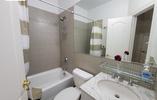 344 E 51 ST