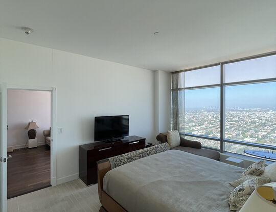 1 bed, 2 baths, 1,090 sqft, $6,000, Unit 39F