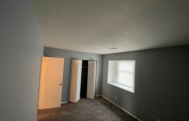 2 beds, 1 bath, 774 sqft, $940, Unit B11
