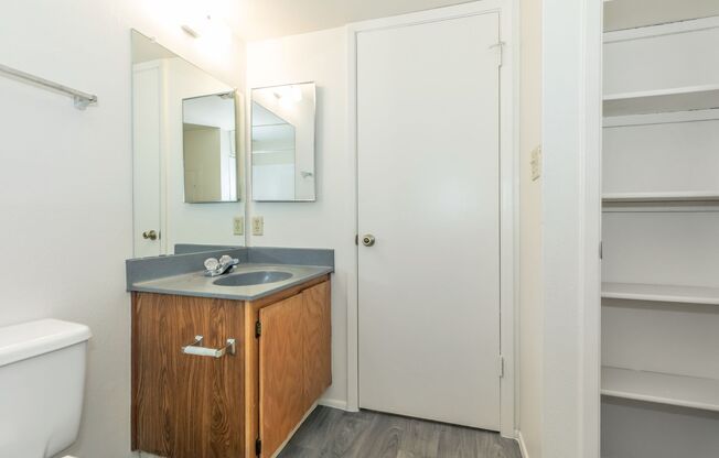 2 beds, 1.5 baths, 899 sqft, $1,262, Unit 2162