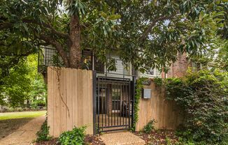 Beautiful 2-story townhouse with appliances included