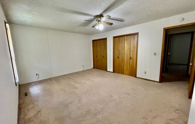 3 beds, 2 baths, $1,500