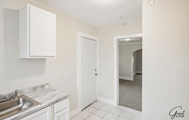 2 beds, 1 bath, $1,200