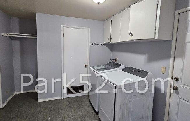 2 beds, 1 bath, $1,900, Unit 2503